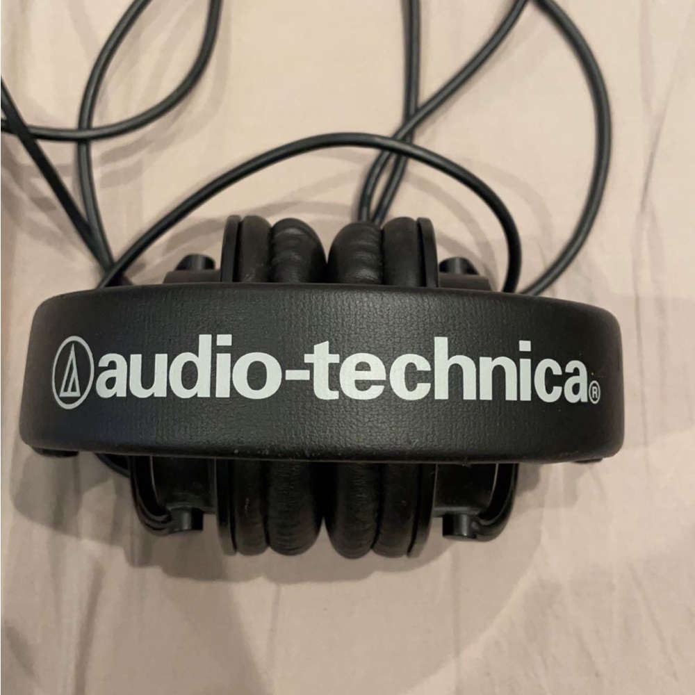 Audio Technica ath-m30x studio quality headphones